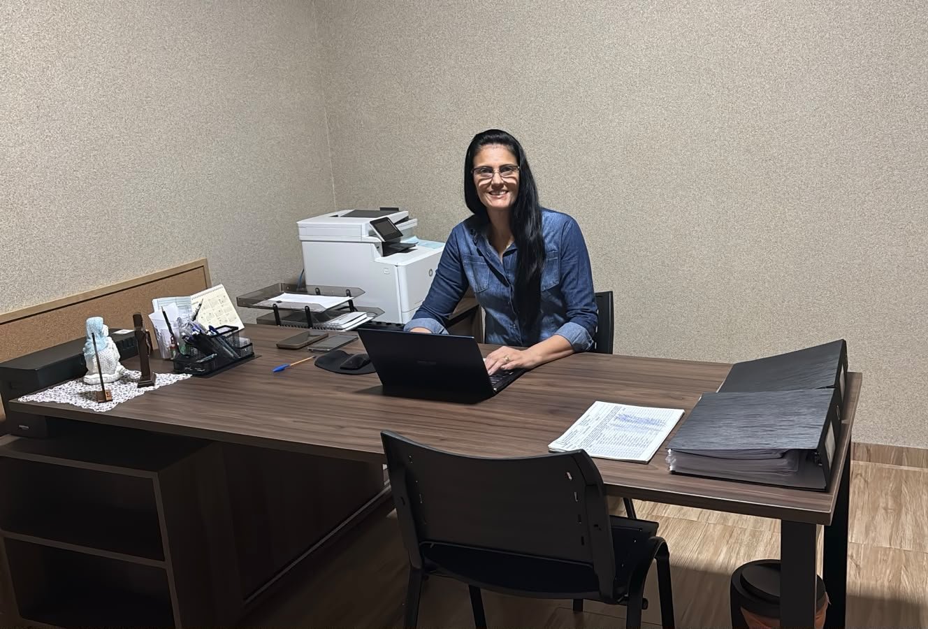 Suzilene Ferreira em seu escritório